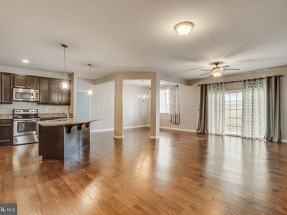 3rd image of 140 Dandridge Ct #101