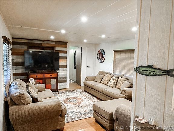 4th image of 418614 Woodside Dr