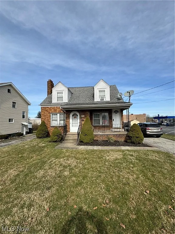 2050 Everett Ave photo 1