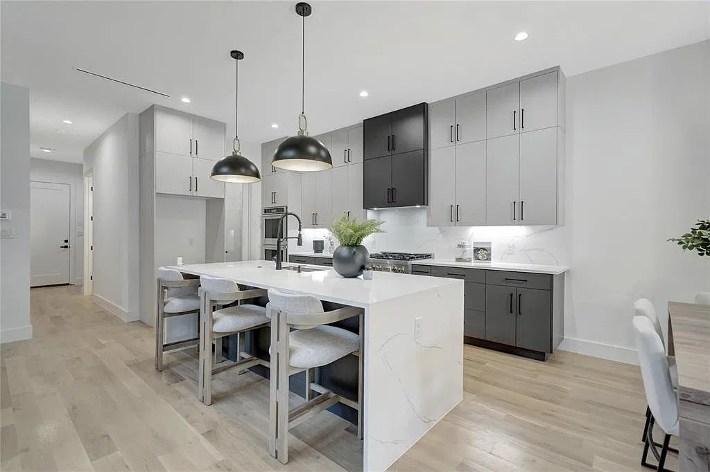 4 bed, 4.5 bath, 3748 sqft, $7,001 — Photo 2