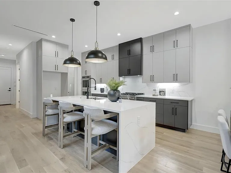3720 Fairfax Ave — Photo 2
