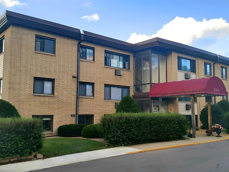 Twin Pines Apartments — Photo 15