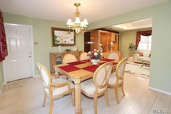 3 bed, 2.0 bath, 2012 sqft, $5,500 — Photo 4