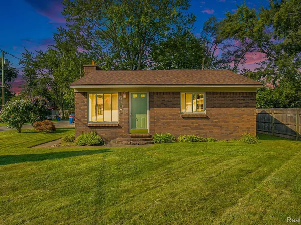 6505 Saline Dr, Waterford, MI 48329