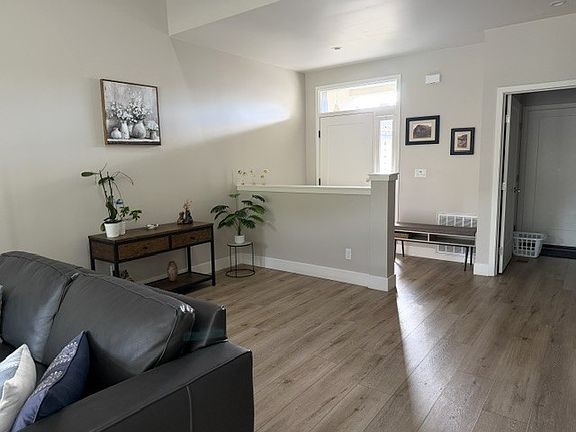 4th image of 4670 Kilarney Cir