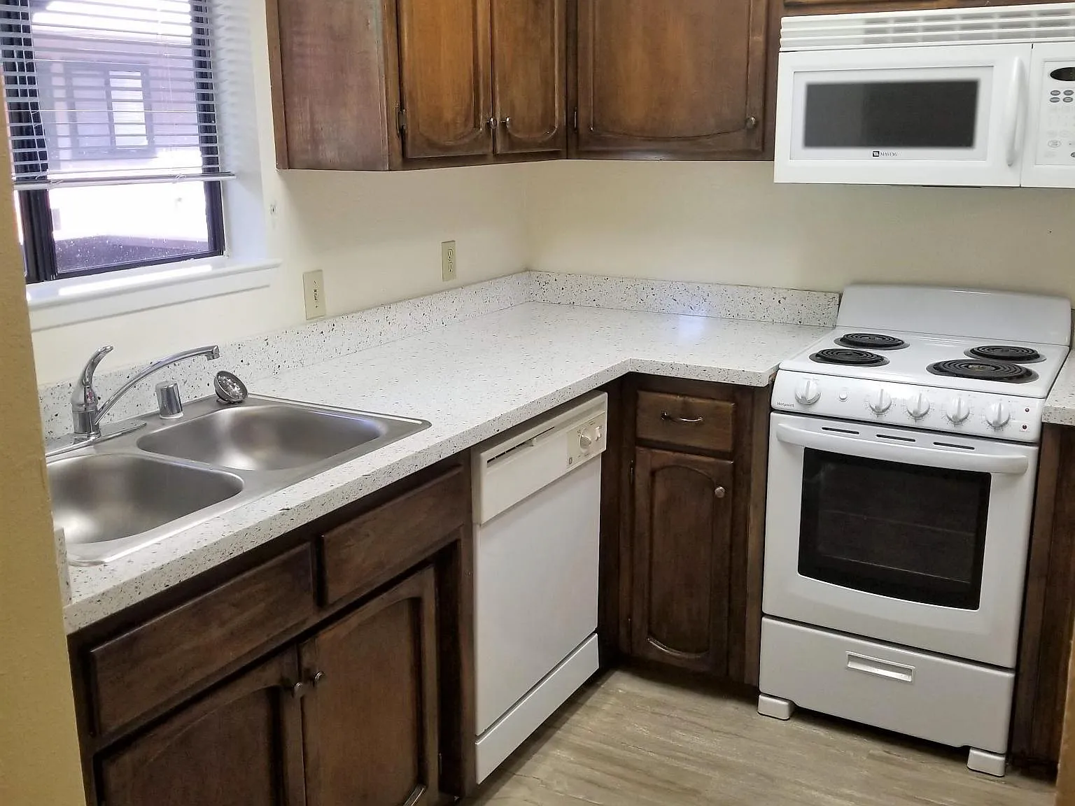 2 bed, 878 sqft, $2,250 — Photo 2