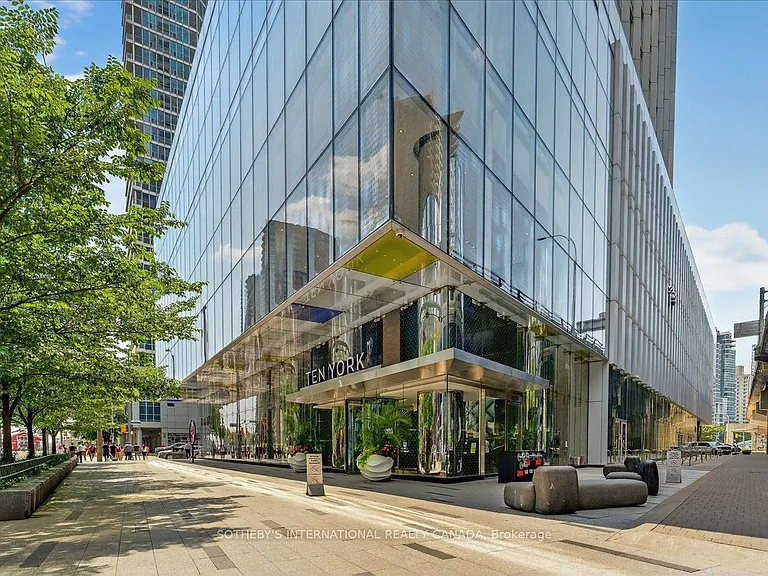 10 York St #2105 — Photo 39