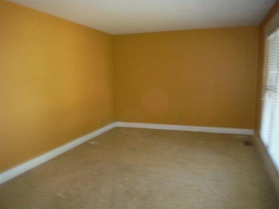 3rd image of 2226 Eleanor Kay Dr