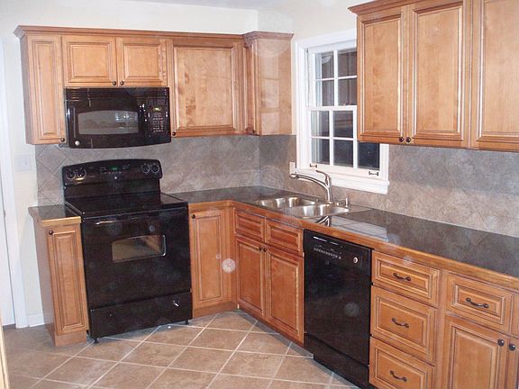 New Maple Cabinets and Backsplash