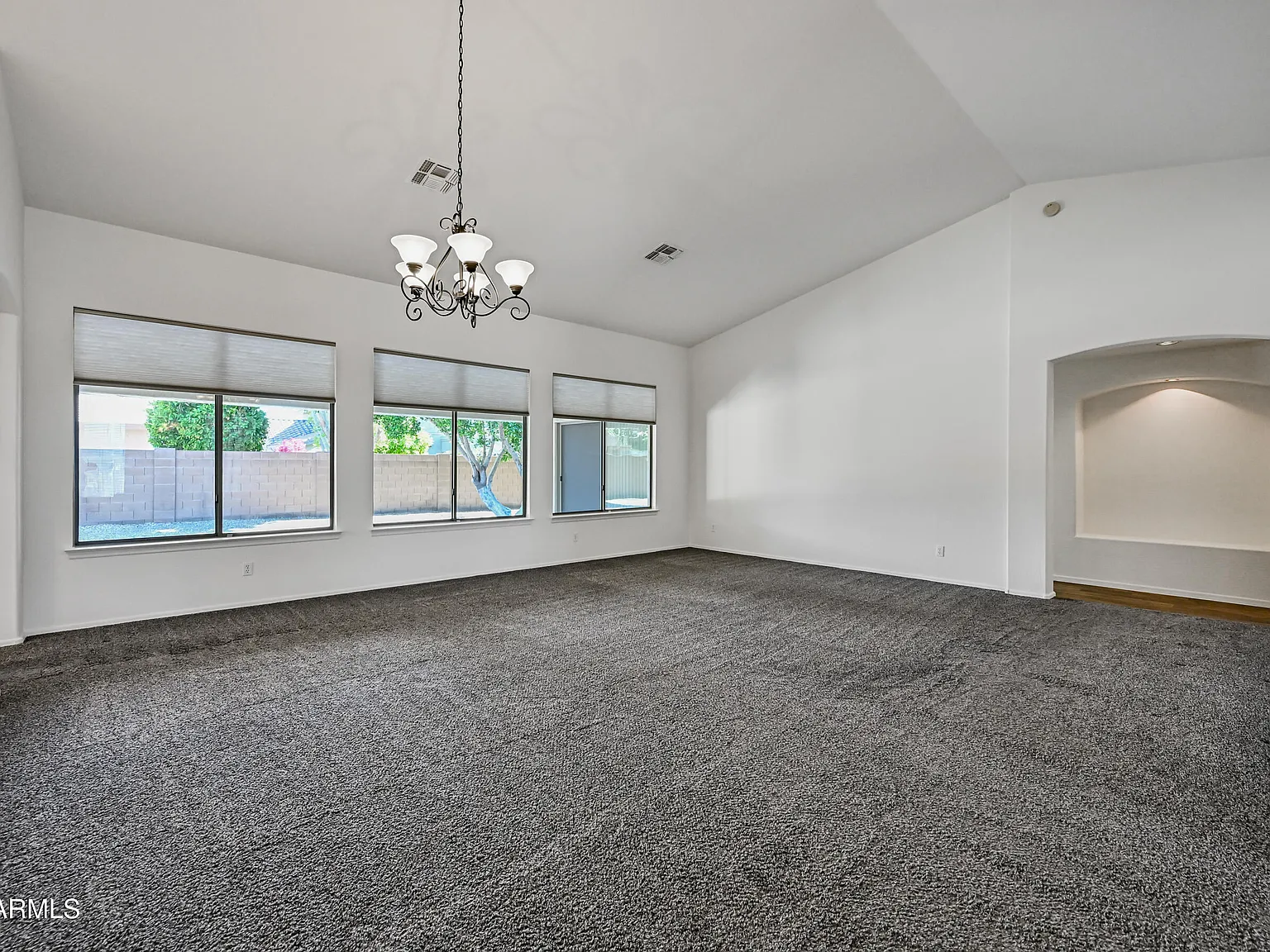 4 bed, 2.5 bath, 3039 sqft, $2,800 — Photo 4