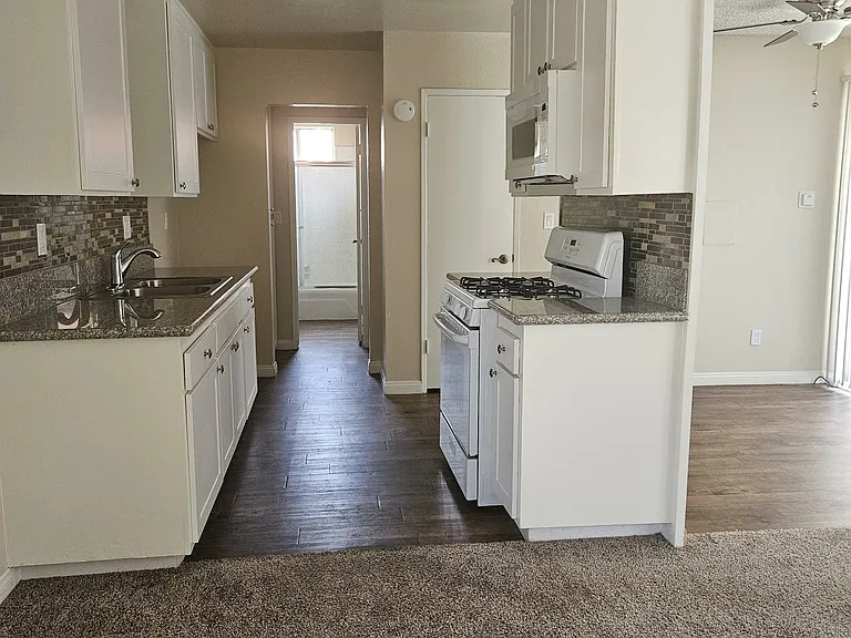 Bright & Wardman Apartments — Photo 14