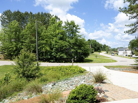 3rd image of 487 Crusaders Dr