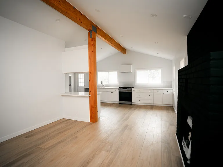 440 Saxony Rd — Photo 12