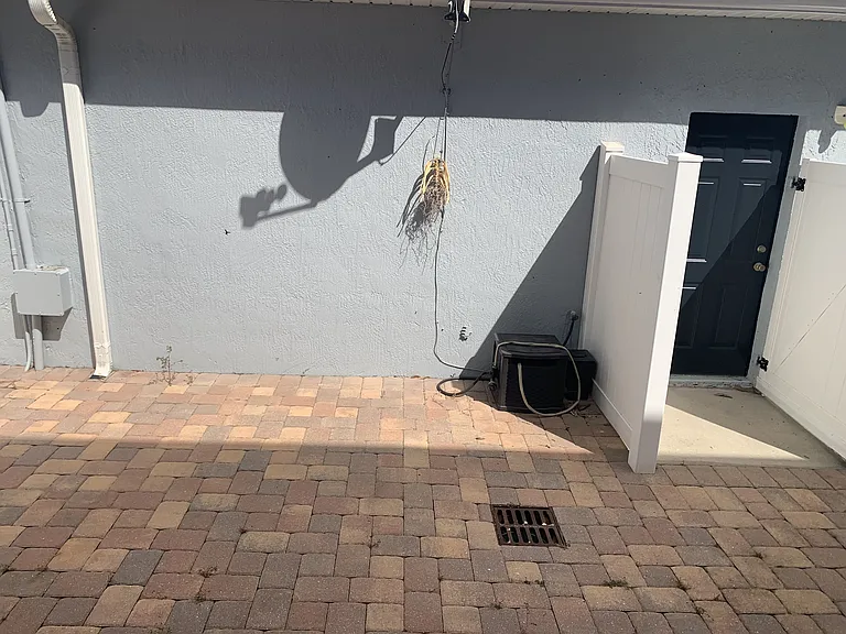2215 J Lawson Blvd — Photo 8