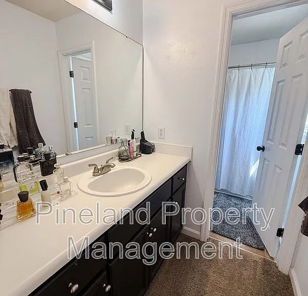 815 Zapata Ln — Photo 4