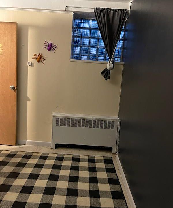 1st image of 2558 Pearsall Ave