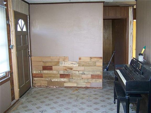 3rd image of 1911 Avenue C
