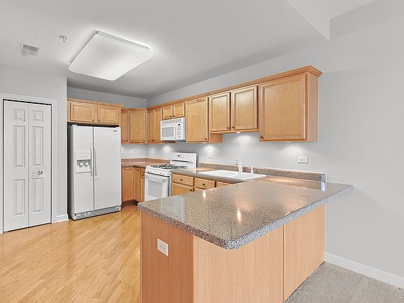 3rd image of 2660 Summit Dr Unit 201