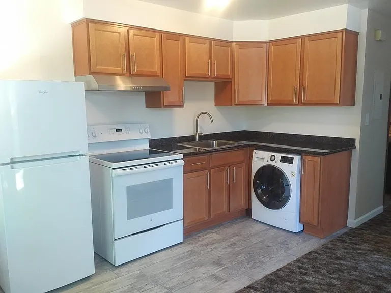 248 College Ct #B — Photo 7