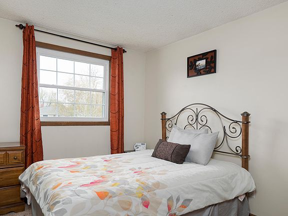 4th image of 104 Basswood Dr