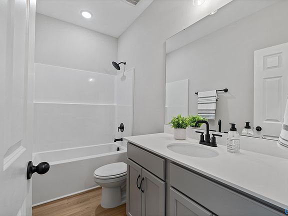 5th image of 210 Cave Lake Dr