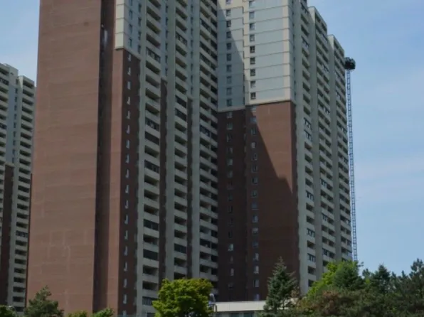 5 Massey Sq #1508, Toronto, ON M4C 5L6
