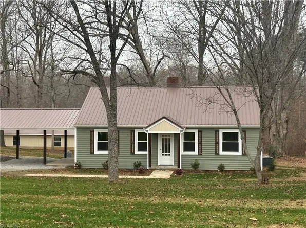 7280 Dennis Rd, Walnut Cove, NC 27052