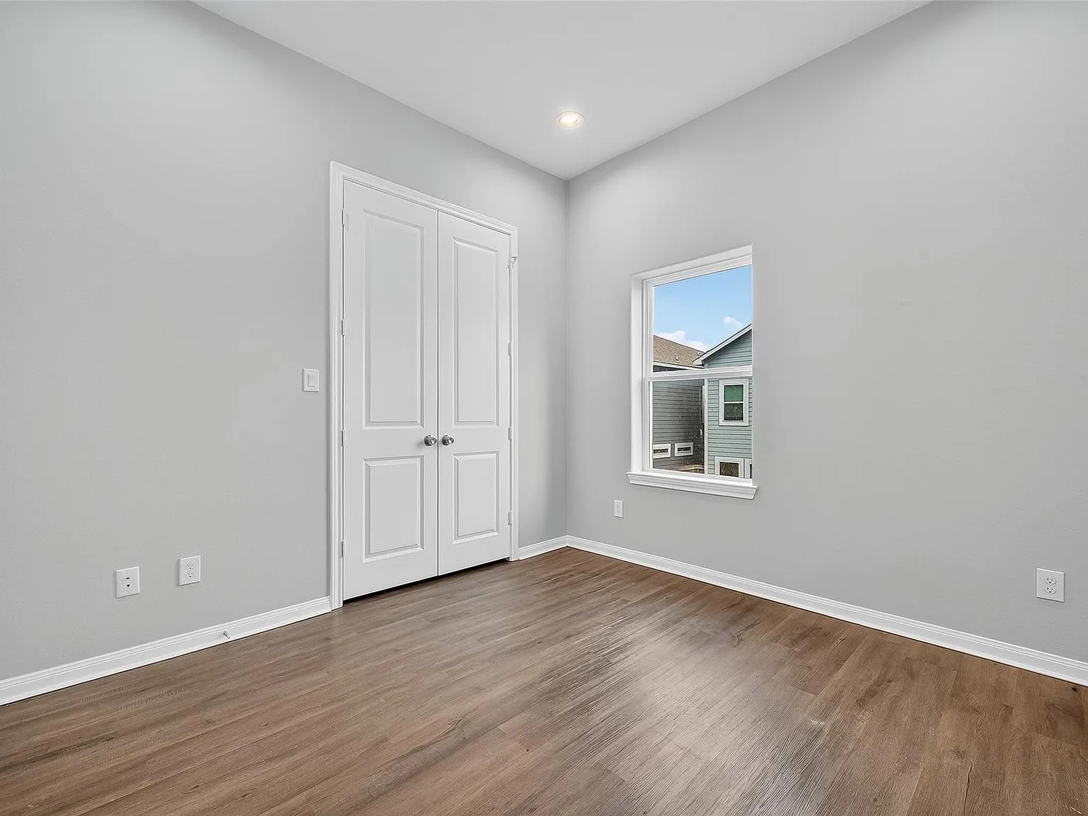 3 bed, 2.0 bath, 1344 sqft, $1,900 — Photo 2