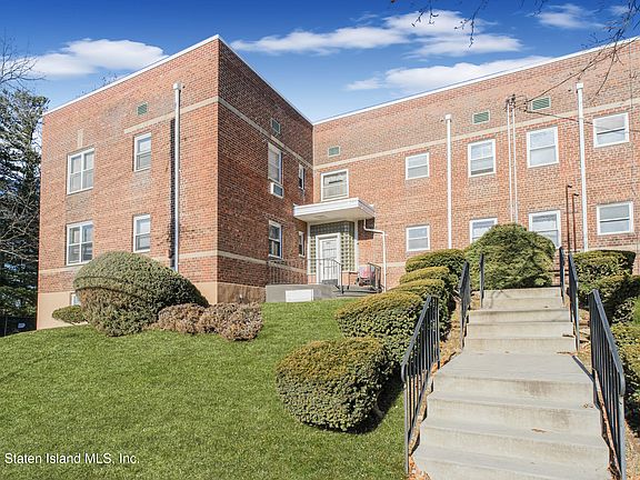 3rd image of 585 Castleton Ave APT 1C