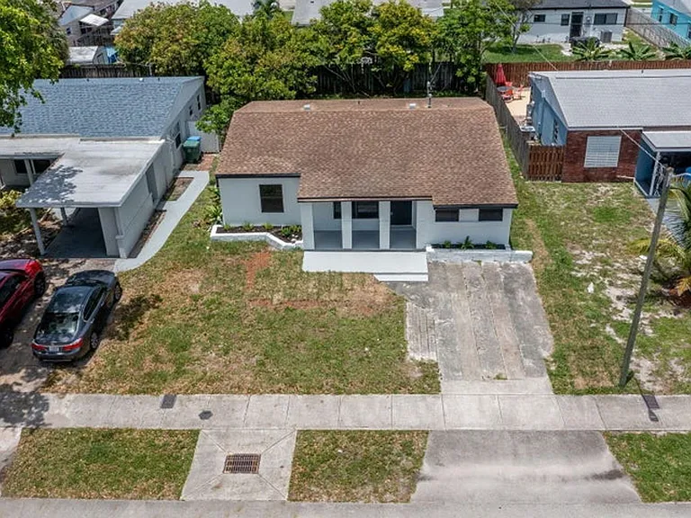 5409 NE 4th Ave — Photo 20