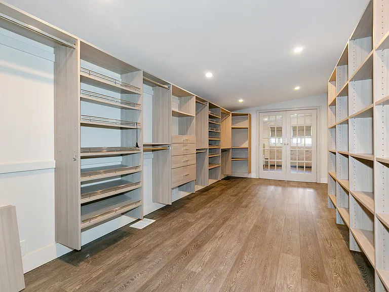 22 Olive St — Photo 16
