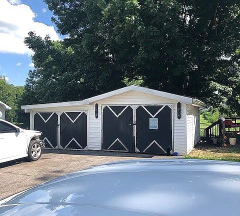 showing 2 car garage