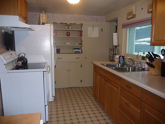2nd image of 1011 25th St W