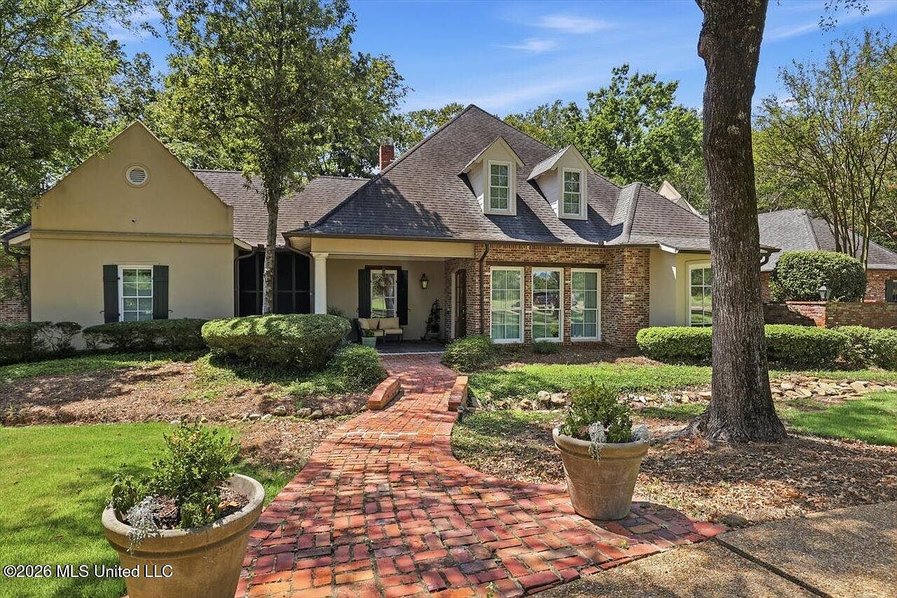 1118 Annandale Dr — Annandale Golf Club