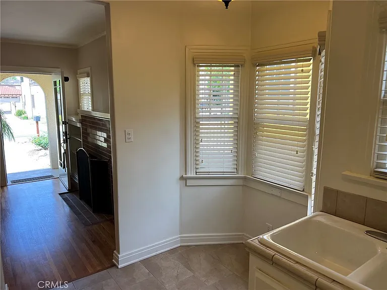 136 Poinsettia Ave — Photo 7