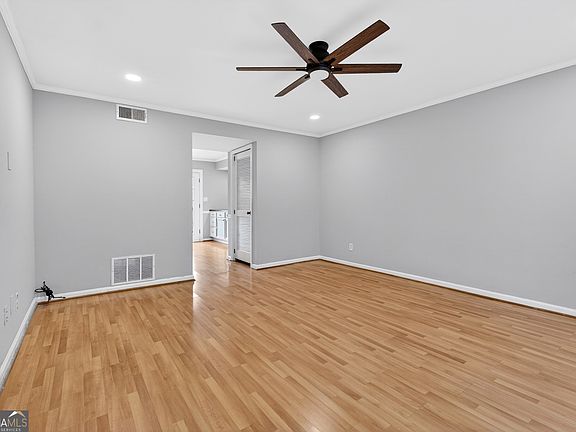 4th image of 6520 Roswell Rd Unit 48