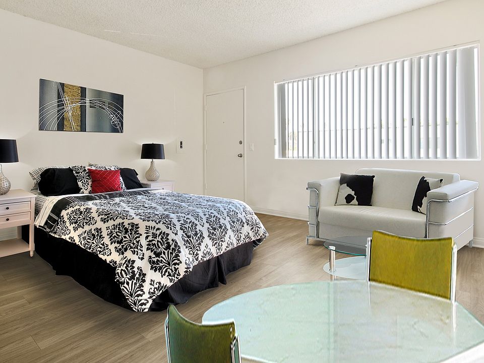 1st image of 7242 De Soto Ave APT 28