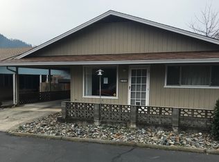 104 Rogue Ln, Rogue River, OR