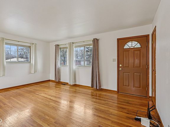 4th image of 2214 Mann Dr