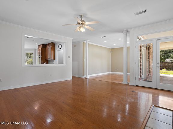 5th image of 501 General Pershing Ave