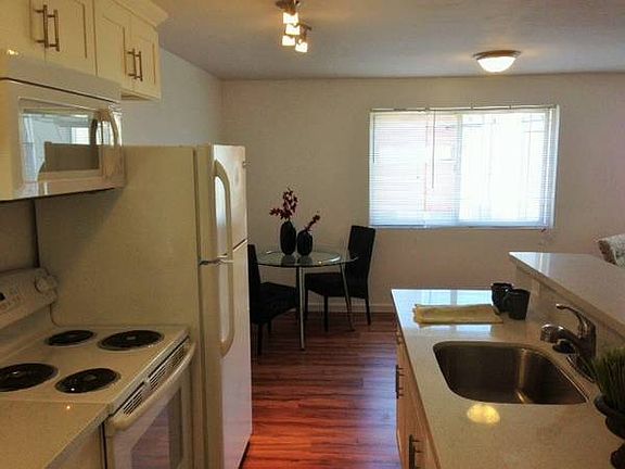 3rd image of 2215 Eastlake Ave E #101