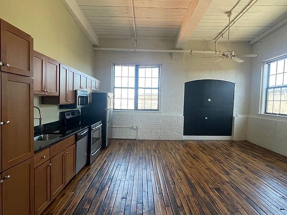 3rd image of 50 Valley St APT 211