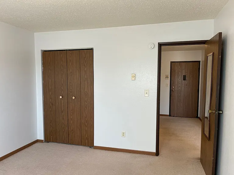 College Park Apartments — Photo 39