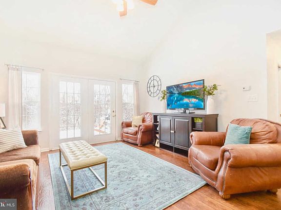 5th image of 102 Peregrine Ln