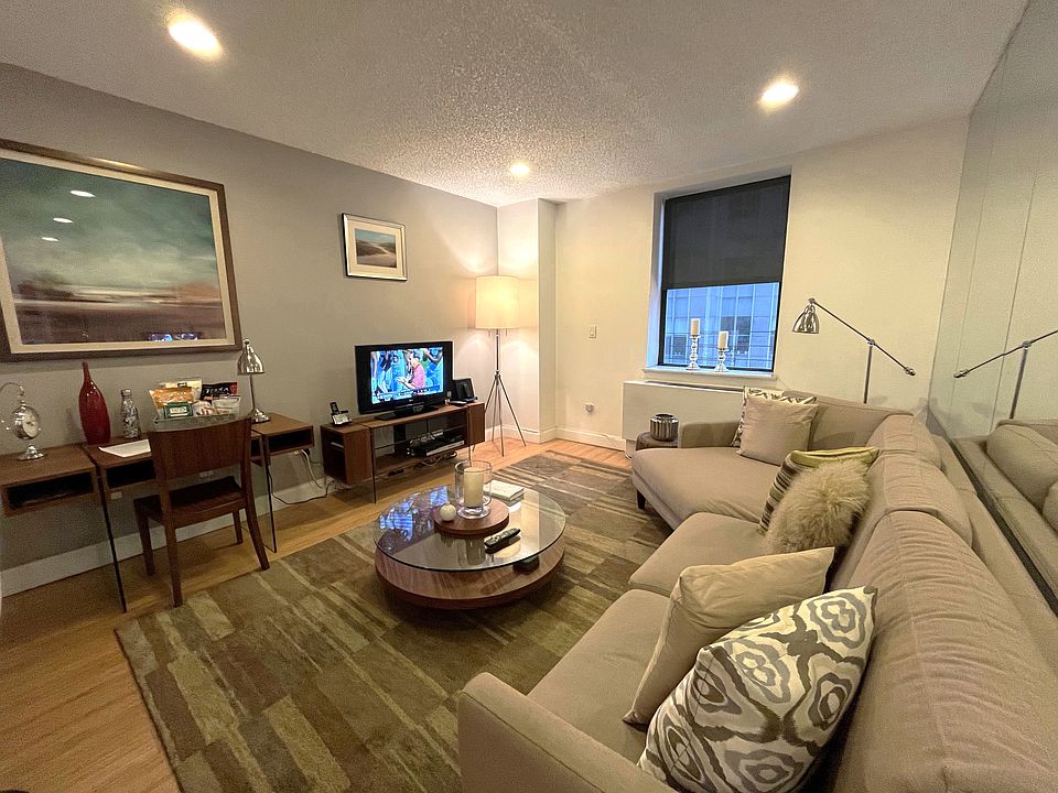 1st image of 150 W 51st St APT 905