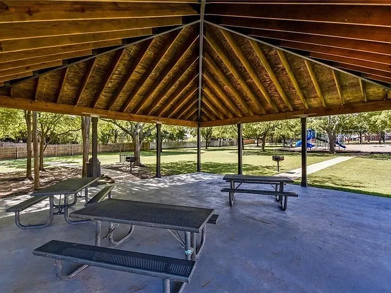 1925 Alvarado Dr — Photo 22