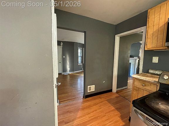5th image of 10731 Roxbury St