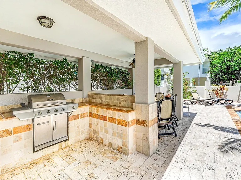 1045 SW 9th Ct — Photo 19