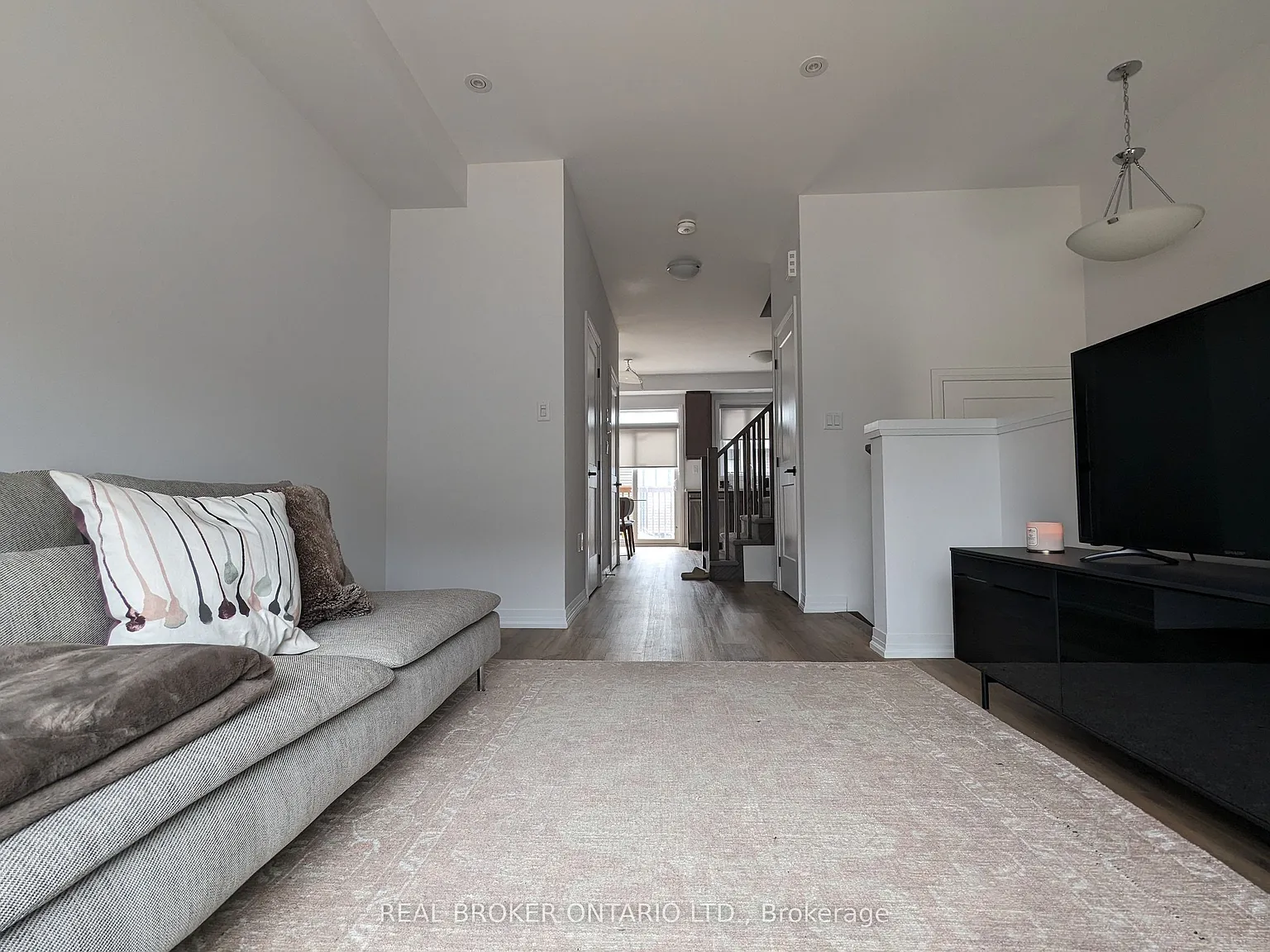 3 bed, $2,300 — Photo 3