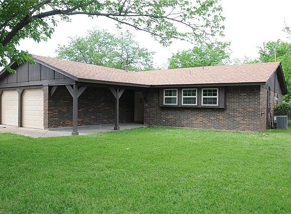 2nd image of 406 W Ferndale Ln